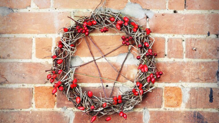 yule pentagram wreath